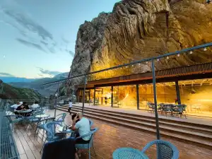 Кафе на краю пропасти